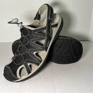 Keen women’s sandals brown size 9.5
